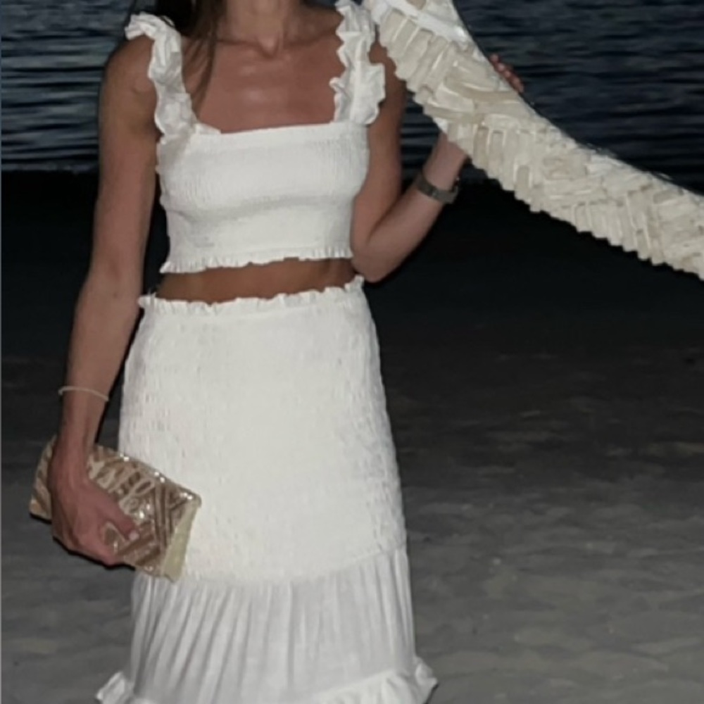 Matching white skirt and top - Picture 2 of 2